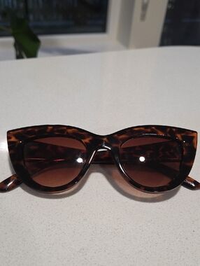 Tortoiseshell Cat Eye Women's Sunglasses - Brown Lenses